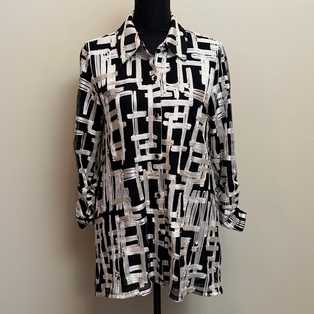 Chico's Women's 0 Small Geometric Button Blouse Shirttail Tunic Semi Sheer Black